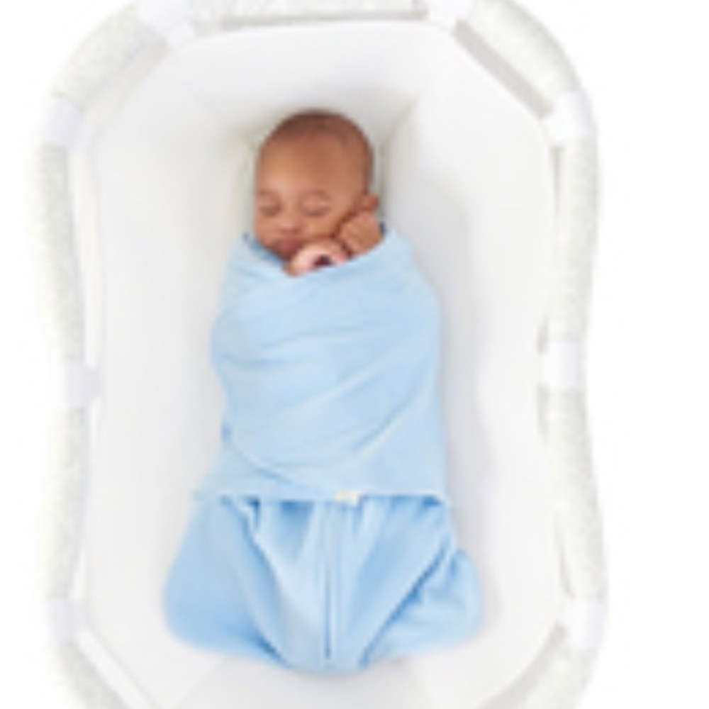 Halo Swivel Bassinet w/ infant insert and sheets